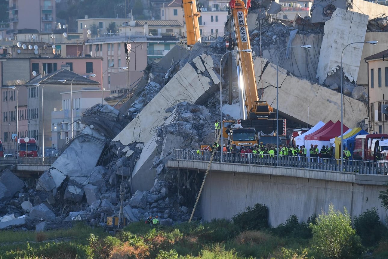 Morandi-silta romahti tiistaina Italian Genovassa. Päivä turman jälkeen raivaus- ja pelastustyöt ovat edelleen käynnissä.