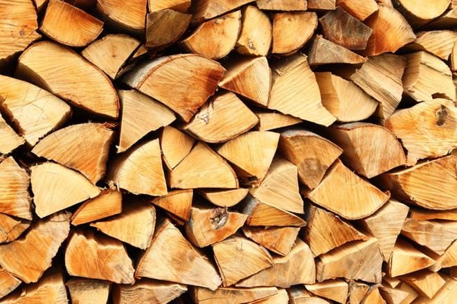 Kolumnin kirjoittaja Kati Uusitalo toteaa, että metsäala on kyllä koko ajan otsikoissa niin paperitehtaiden lopettamisten kuin hiilinieluista kiistelemisen vuoksi, mutta kyselyn vastausten perusteella on vaikea uskoa, että Suomi on metsien maa – että Suomen pinta-alasta 75 prosenttia on metsää, että Suomen metsien osuus Euroopan metsistä on noin 10 prosenttia ja että tiukasti suojeltujen metsien osuus on suurin koko Euroopassa (9 prosenttia Suomen metsäalasta). (Luonnonvarakeskus)
