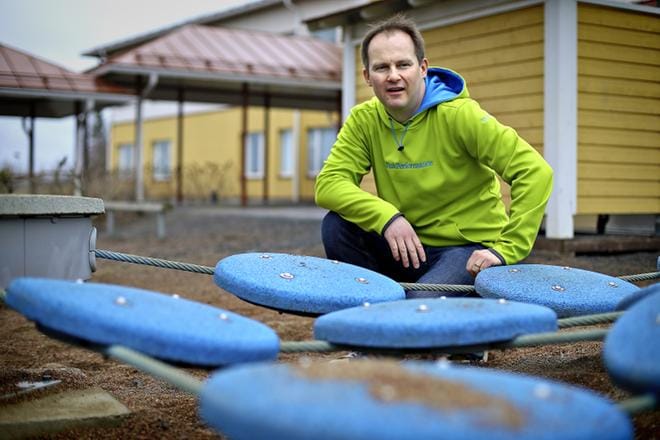 Halkosaaren koulua johtava Tero Juonoja on havainnut nuoremman opettajapolven valmistautuneet erilaisiin oppijoihin aiempaa sukupolvea paremmin. Useimmilla on erityispedagoginen osaaminen jo valmiina, mikä edesauttaa myös työssä jaksamista. KUVA: TOMI KOSONEN