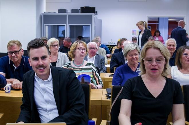 Kuvassa Vaasan kaupunginvaltuuston jäseniä. ARKISTOKUVA: PAULA KASKIMAA