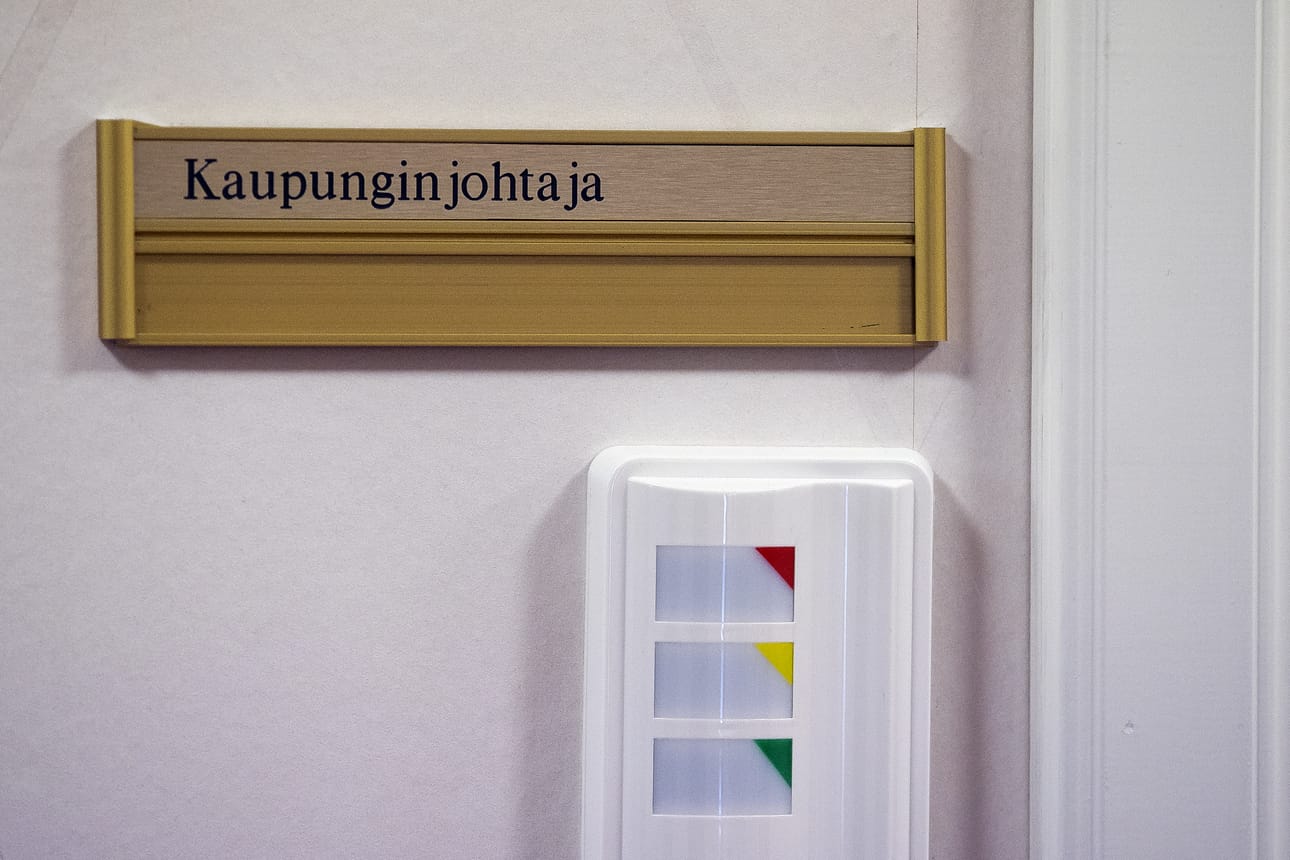 Aloitteen mukaan kaupungin viranhaltijat voivat vaihtua ja heidän toimenkuvansa muuttua, joten on tärkeää päivittää yhteystiedot tarvittaessa ja viipymättä ajan tasalle.