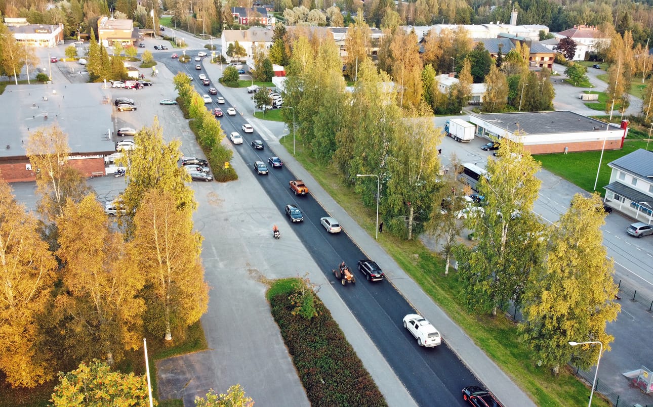 Teuvan toinen pääkatu, Mikkiläntie, oli sopivasti juuri päällystetty ennen korttelirallia.