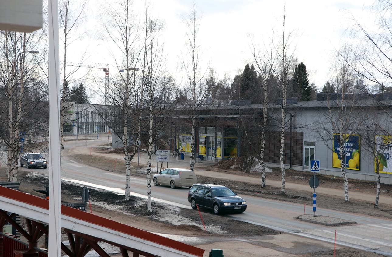 Koronatilanne vaikuttaa myös pudasjärveläisten yritysten toimintaan, mutta huhtikuisena iltapäivänä tilanne Kurenalla näyttää ihan tavanomaiselta.