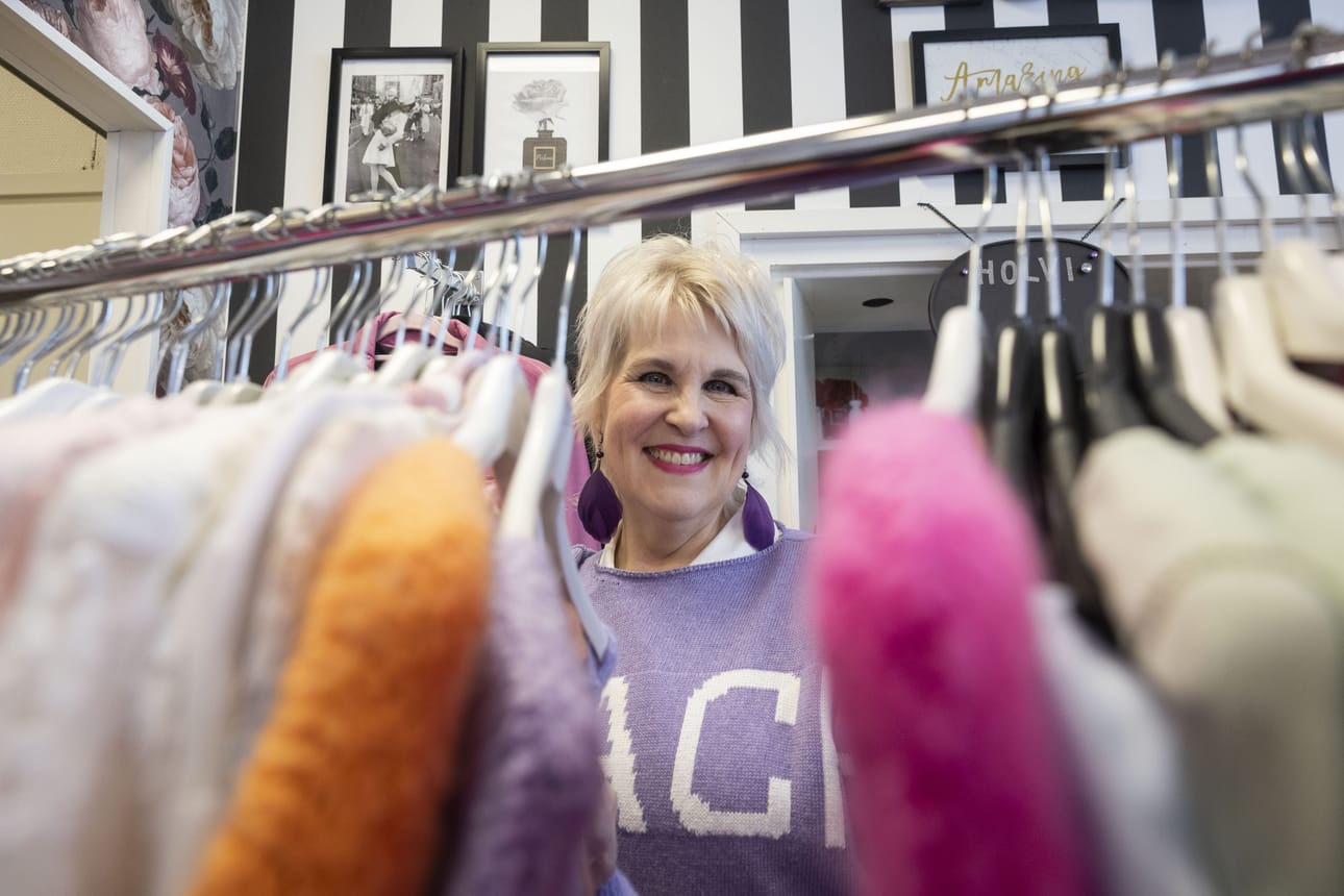 Riikka Pesämaa on toiminut naisten muotiin keskittyvän Pikku-Riikan yrittäjänä jo 17 vuotta. Nykyisin suurin osa yrityksen liikevaihdosta koostuu verkkokaupasta.