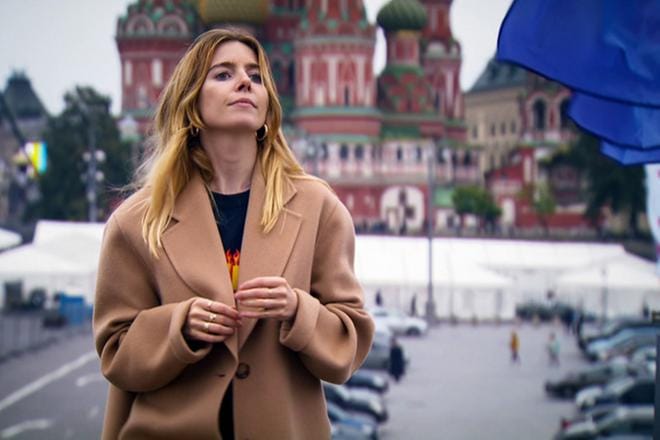 Brittitoimittaja Stacey Dooley perehtyy hakattujen naisten kovaan kohtaloon Venäjällä, jossa lainsäädäntö ei suojaa naista perheväkivallalta. KUVA: Yle Kuvapalvelu