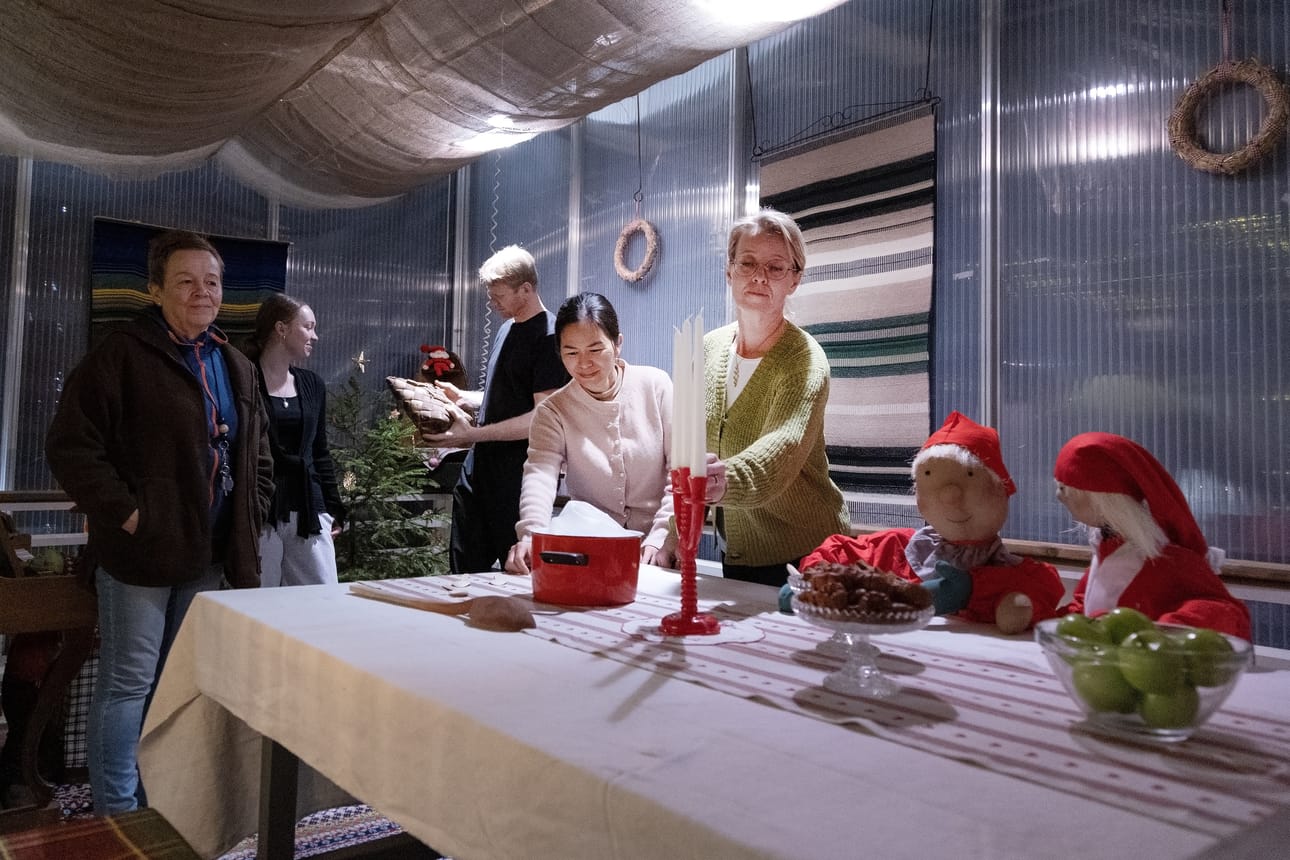 Terhi Lepistö (oik.), Tran Thi Le Thanh, Oleg Kuzelin ja Julia Mäki ovat olleet mukana koko luokan projektissa, jota opettaja Raija Talvitie on ohjannut.