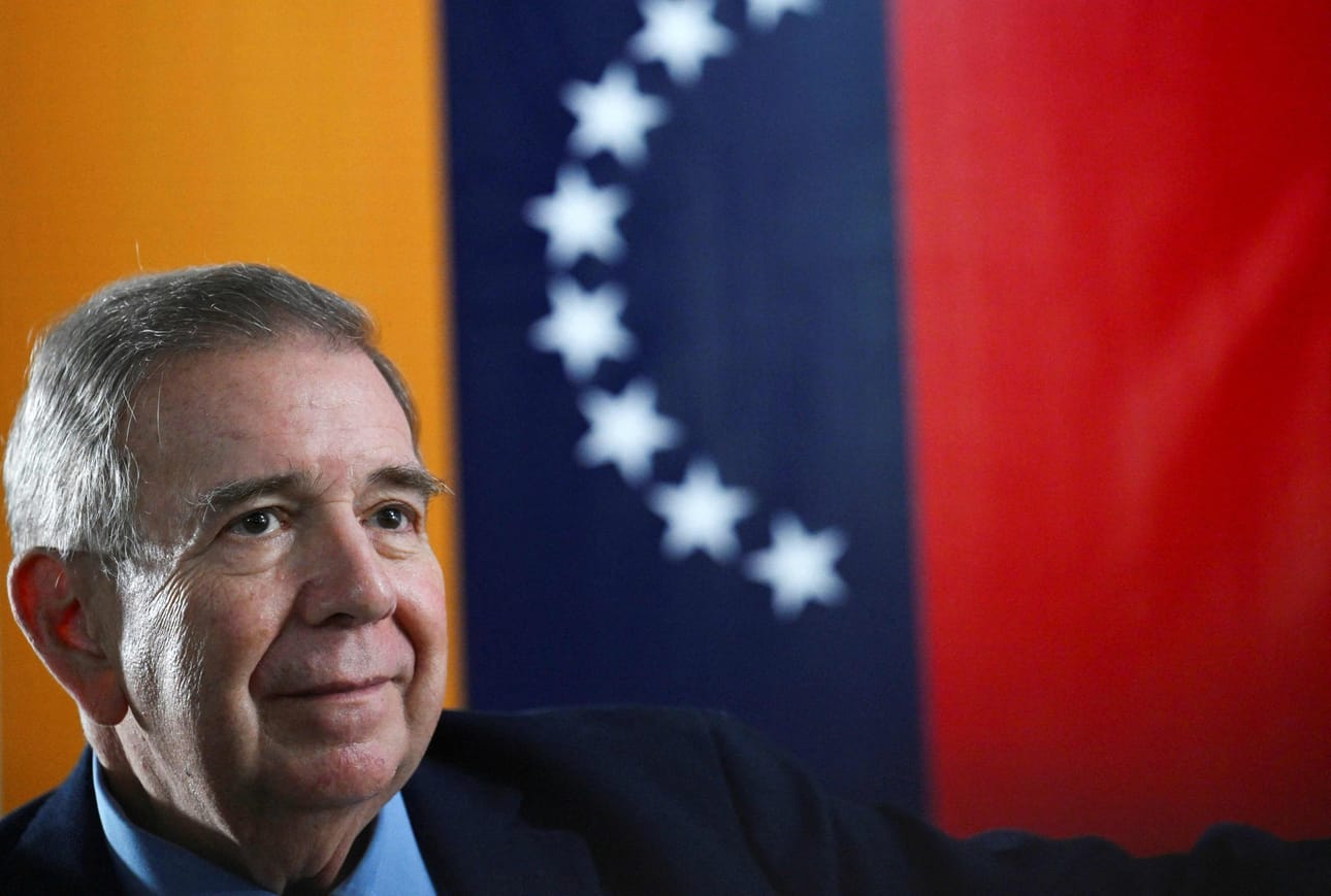 Venezuelan presidentinvaalien oppositioehdokas Edmundo Gonzalez Urrutia saapui sunnuntaina Espanjaan, josta hänelle on luvattu poliittinen turvapaikka. LEHTIKUVA/AFP