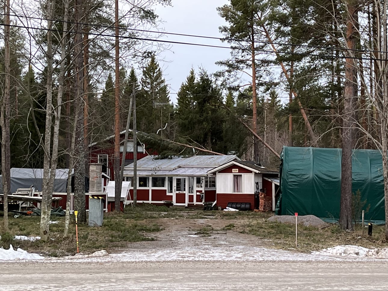 Hannes-myrsky on aiheuttanut Pohjois-Pohjanmaan pelastuslaitokselle useita satoja tehtäviä. Pääasiassa ne ovat vahingontorjuntatehtäviä kuten kaatuneiden puiden raivausta.