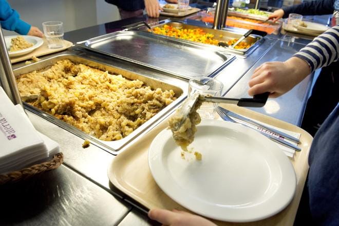 Epidemian takia kotona opiskelevat lapset kasvattavat perheiden ruokalaskua.