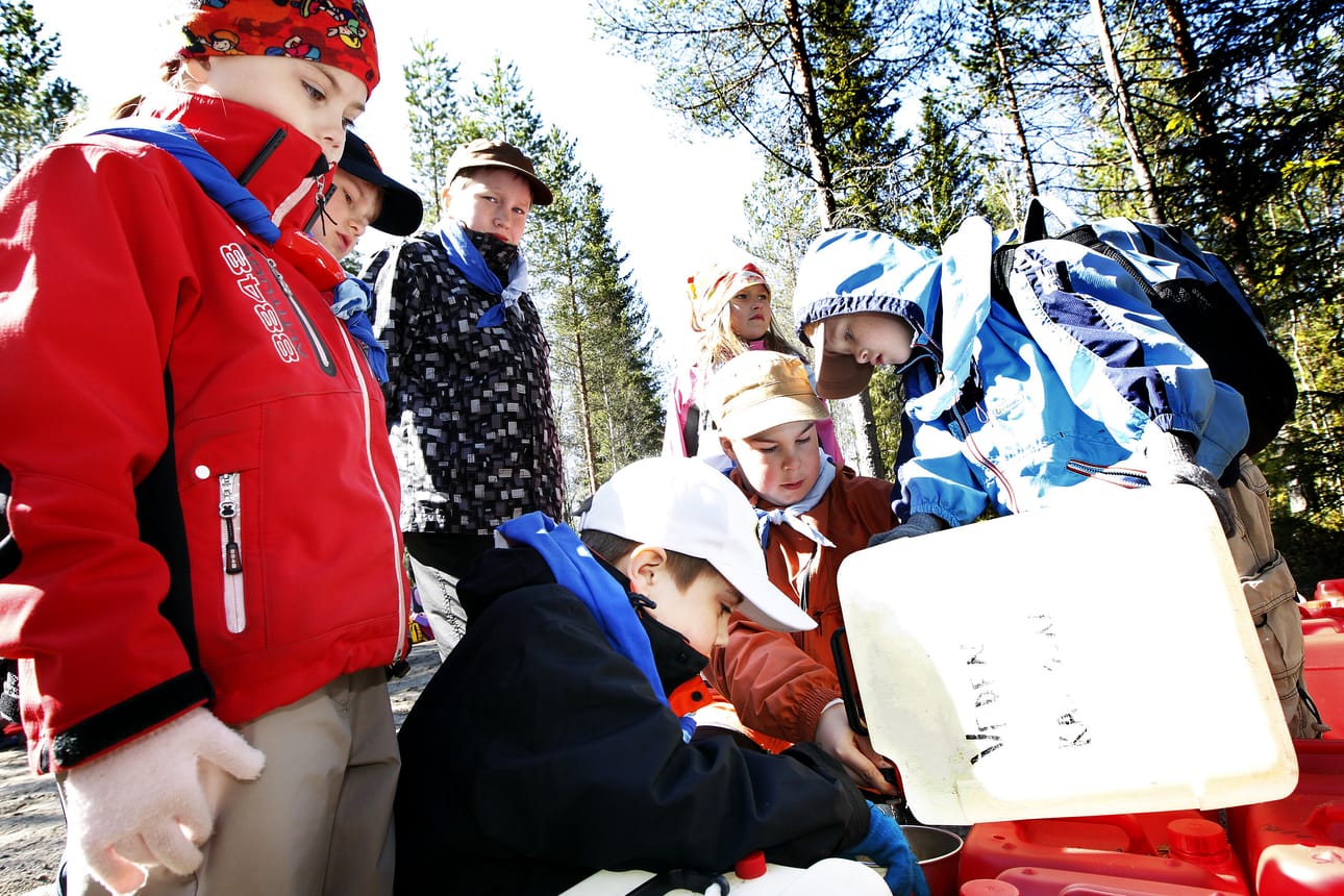 Valopää-kilpailu keräsi satoja partiolaisia Auranmajalle toukokuussa 2011.