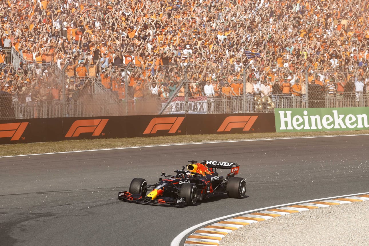 Max Verstappen ilostutti kymmentuhatpäistä hollantilaisyleisöä voitollaan.