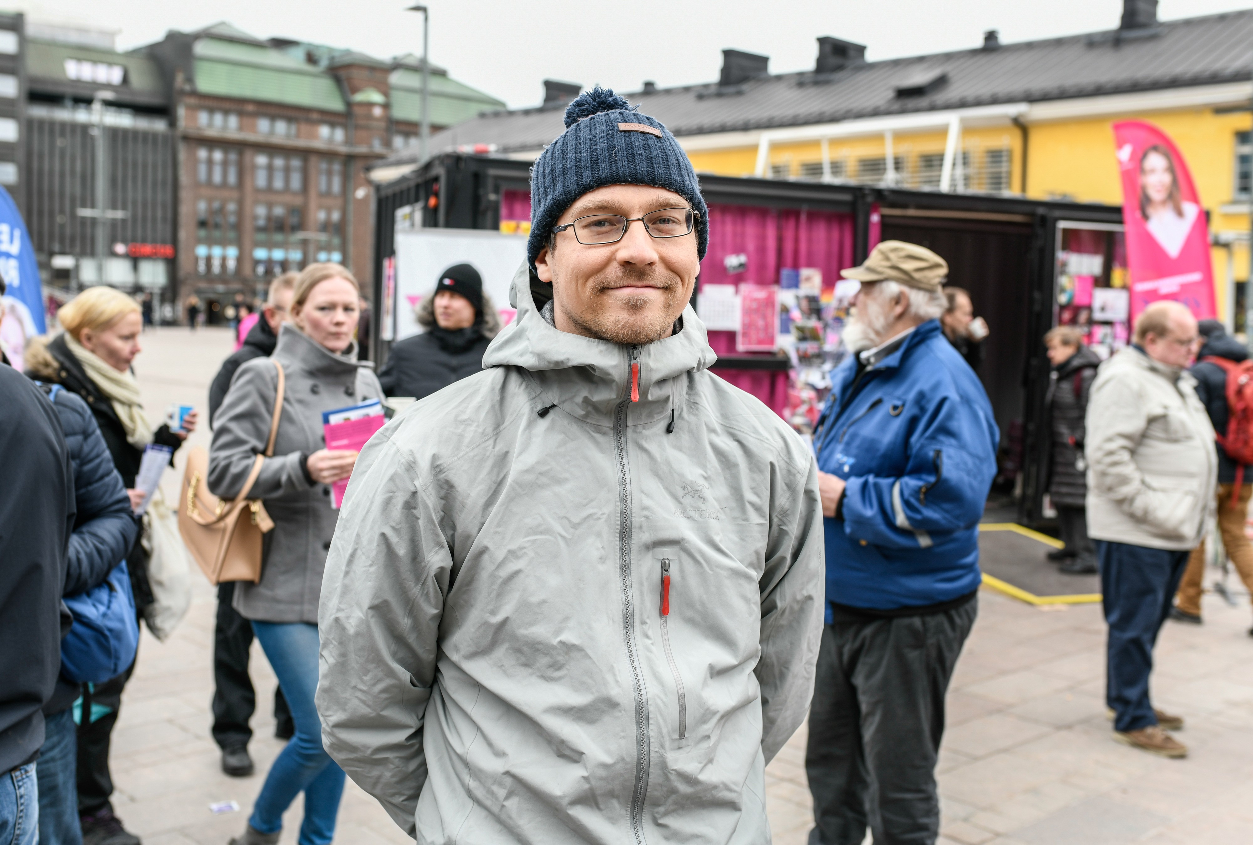 Mikkeliläinen Niilo Väätäinen haki torilta vahvistusta omille näkemyksilleen.