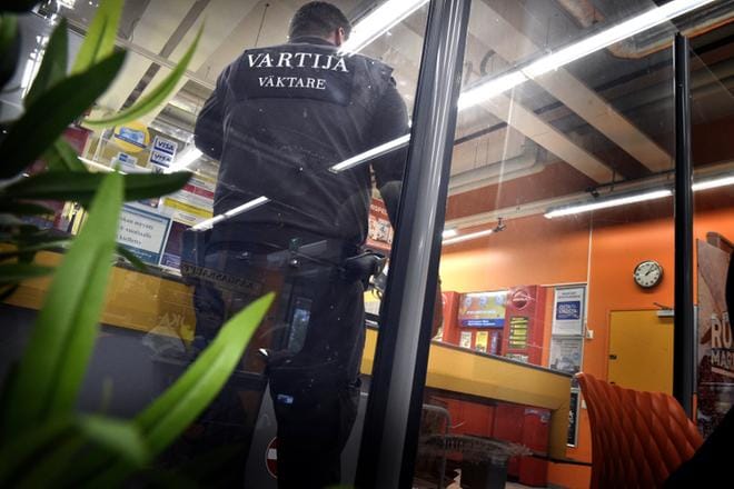 Jos lakko toteutuu, se näkyy kolmen päivän ajan muun muassa järjestyksenvalvonnassa ja turvatarkastuksissa. KUVA: Kari Mankonen