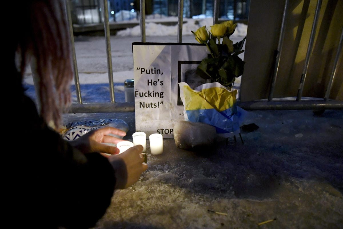 Helsingin Sanomien kyselyn mukaan kaikkiaan 96 prosenttia suomalaisista pitää Venäjän sotatoimia täysin tuomittavina. LEHTIKUVA / JUSSI NUKARI