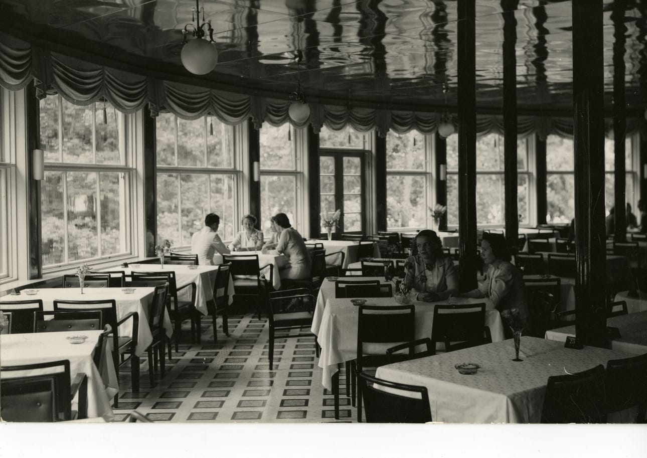 Puoliympyränmuotoinen ravintolasali rakennettiin 1930-luvulla.