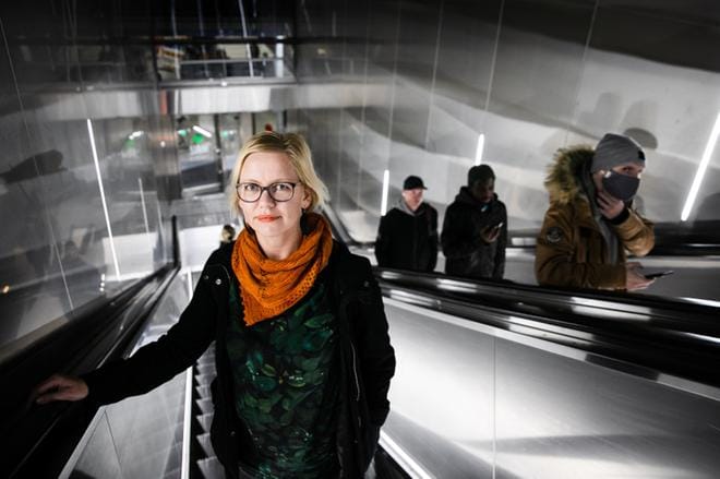 Nuorisotutkimuksen dosentti Sofia Laine sanoo, että suurin osa nuorista on suhtautunut vastuullisesti koronatilanteeseen. KUVA: Arttu Laitala