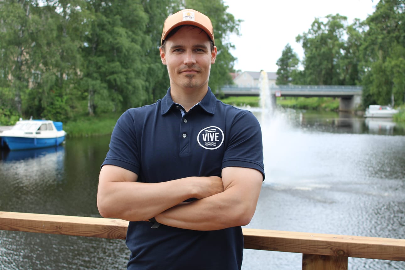 Seinäjoella asuva Severi Lassila työskentelee kirjanpitäjänä Talenomilla. Työt hoituvat niin Vimpelissä kuin etänä Seinäjoelta.