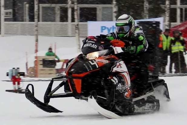 Mika Yppärilän kisapeli on vuosimallin 2012 Arctic Cat F800.