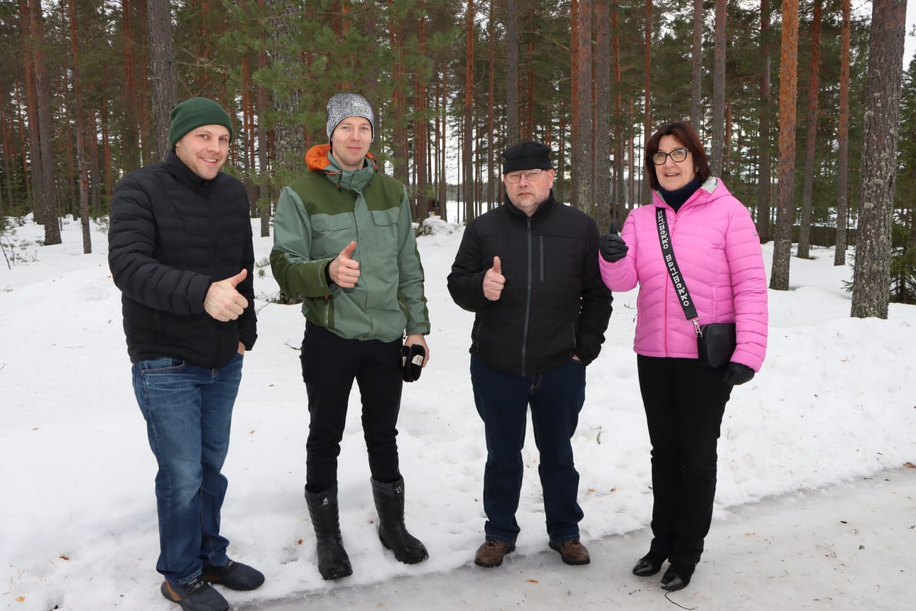 Olli Syrjälän, Ville Kinnarin, Jarmo Penttilän ja Anna-Liisa Myllymäen peukut nousevat eräälle kehityskohteelle, mutta mille?