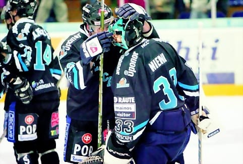 Pelicans-juhlaa. Lahtelaisjoukkue kukisti Jokerit kotonaan 3-1.