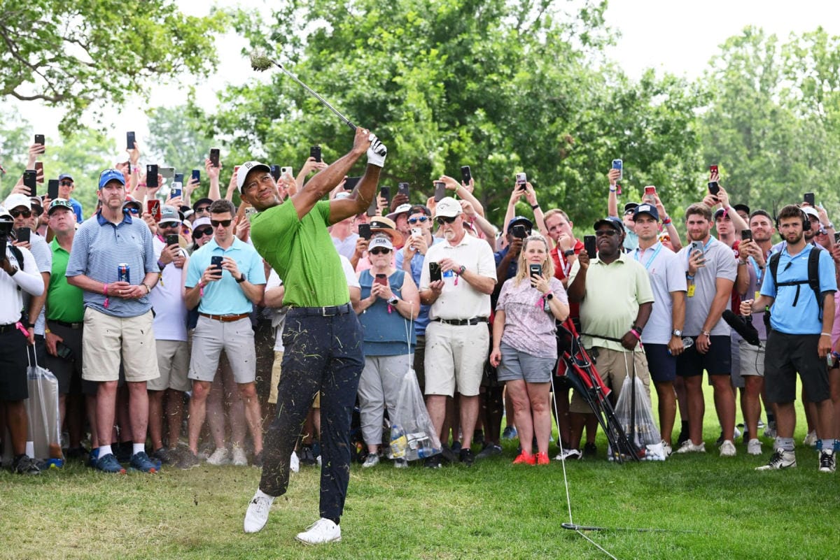 Tiger Woods on tehnyt tänä keväänä paluuta kisakentille viimevuotisen auto-onnettomuudesta aiheutuneen vakavan loukkaantumisensa jälkeen. LEHTIKUVA / Getty Images / AF