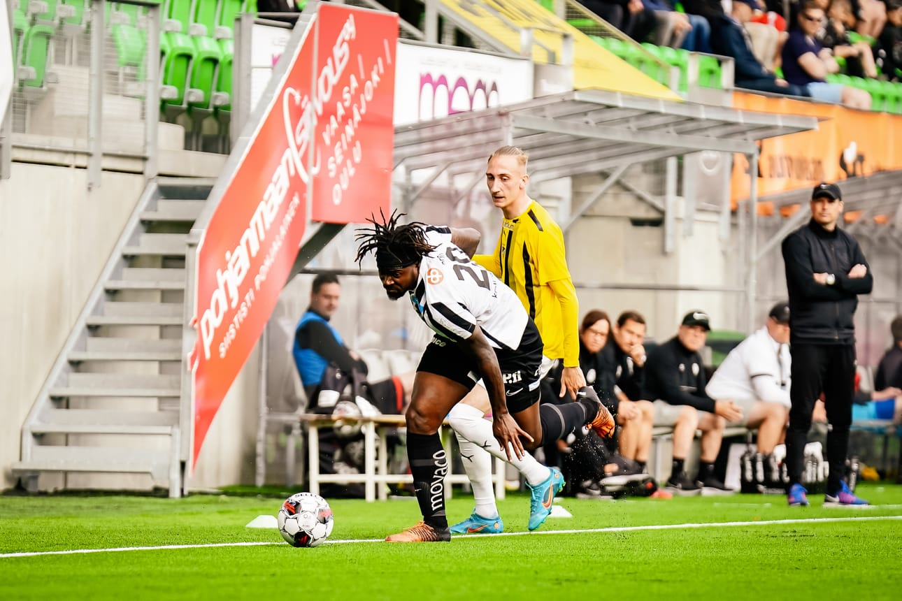 Tyler Reid palaa raitapaitaan.