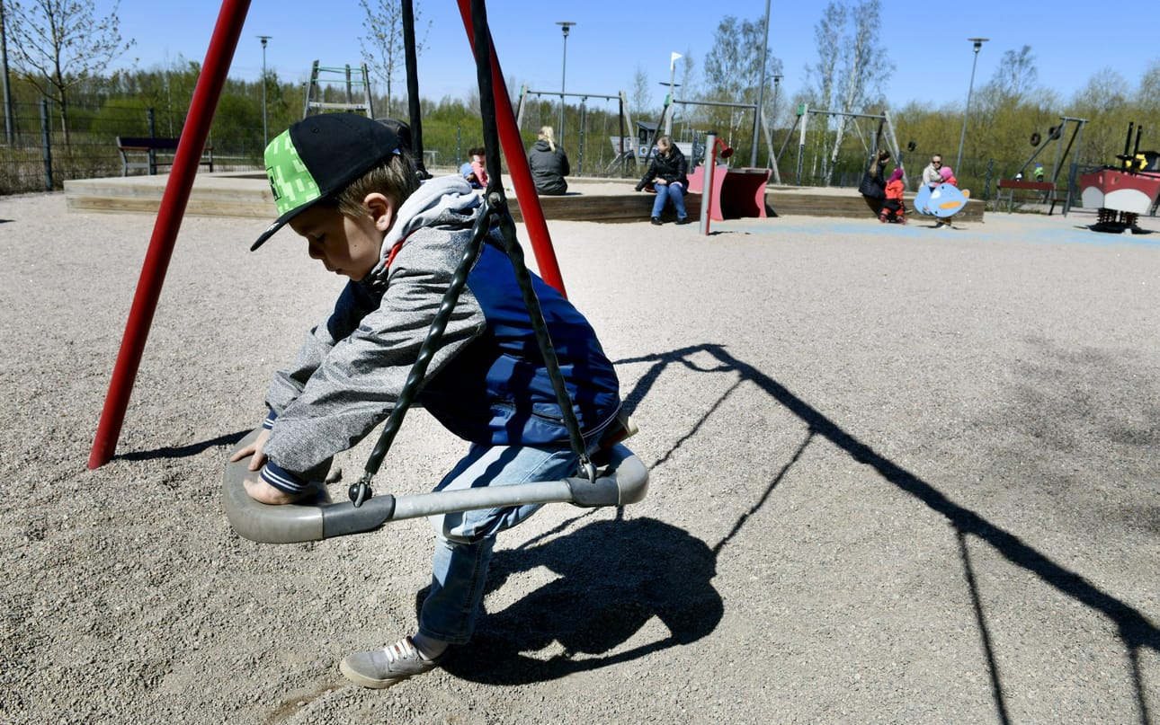 Liikunnan ilo on lapsilla olemassa, jos se mahdollistetaan. LEHTIKUVA / HEIKKI SAUKKOMAA