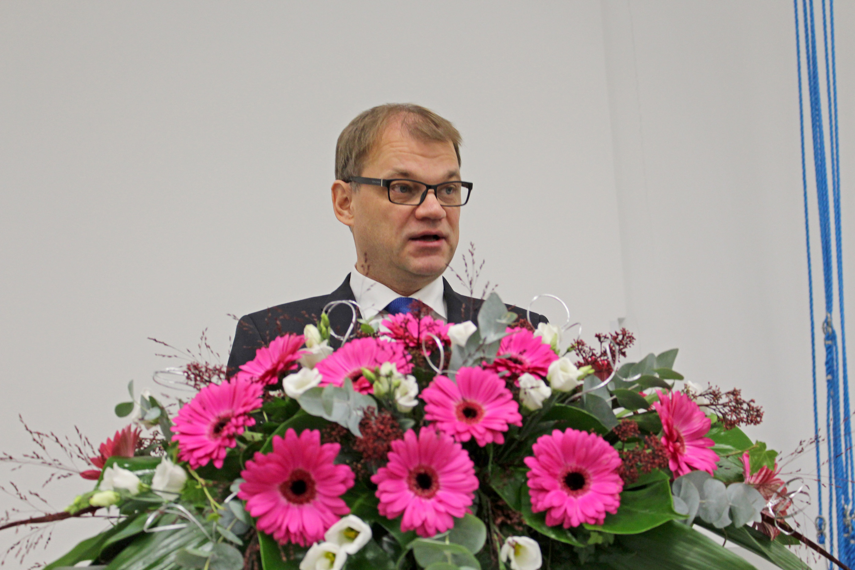Lapsiin ja nuoriin panostaminen maksaa itsensä tulevaisuudessa takaisin, muistutti pääministeri Sipilä.
