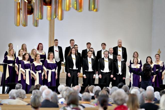 Studentkören Pedavoces esitti Kuula 100 -juhlakonsertissa Sibeliuksen ja Kuulan tuotantoa. KUVA: HEIKKI HAKANEN