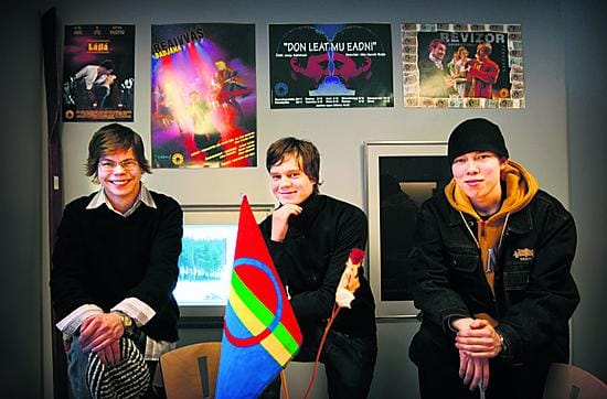 Saamelaisia ja ylpeitä sellaisia. Joni Saijets (vas.), Oula-Matti Rahko sekä Aslak-Nils Valle ovat ylpeitä saamelaisuudestaan.