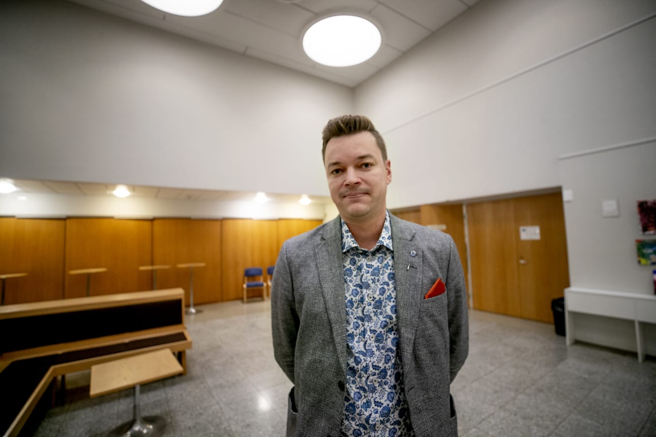 Ilmajoen valtuustoa johtava Harri Koskela ei löytänyt kunnanjohtajan virkaa hakeneiden joukosta kuin muutaman tutun nimen.