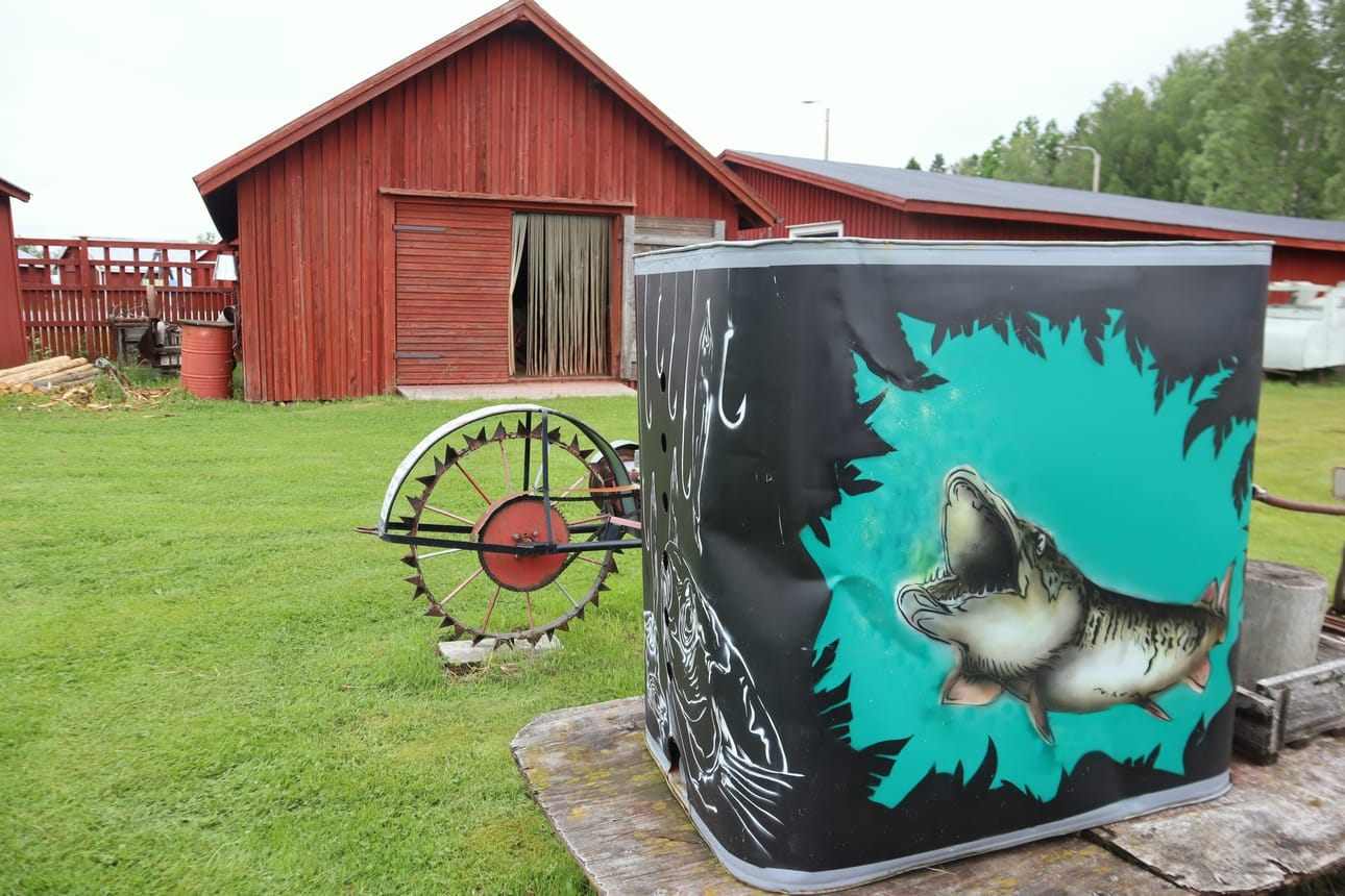 Äminnen Merenkurkun venemuseossa kohtaavat eri aikakausien esineet.