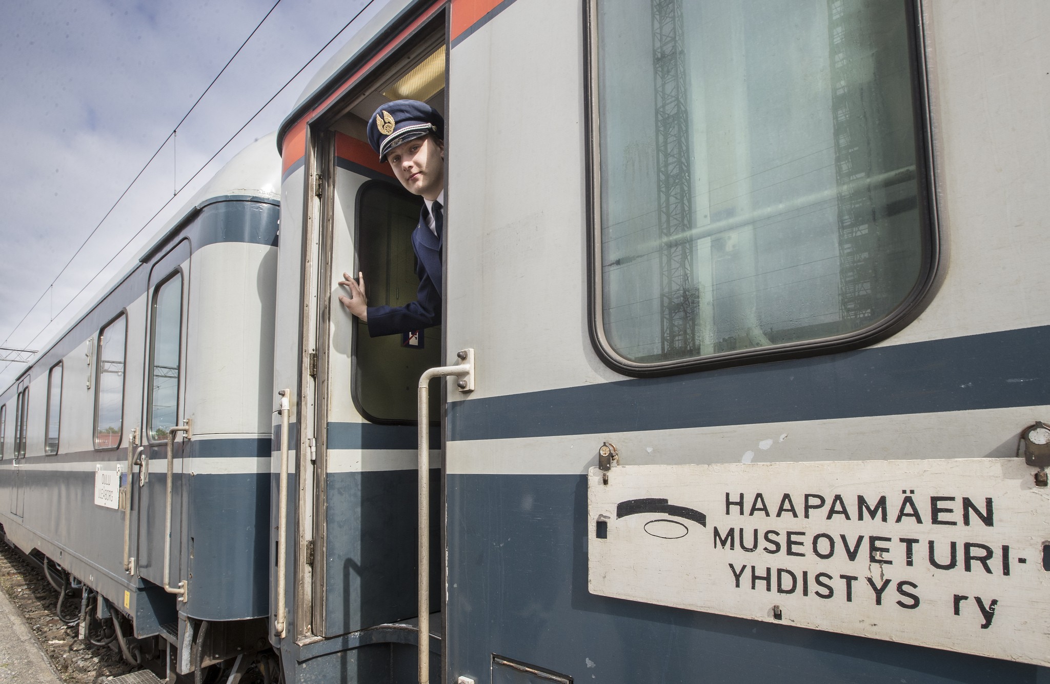 Aarni Mäkinen on ollut nuoresta asti kiinnostunut junista.