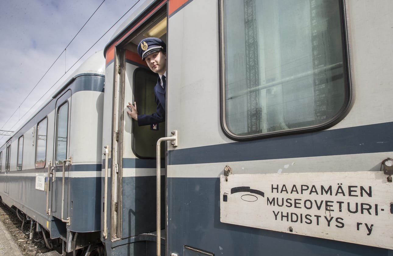 Aarni Mäkinen on ollut nuoresta asti kiinnostunut junista.