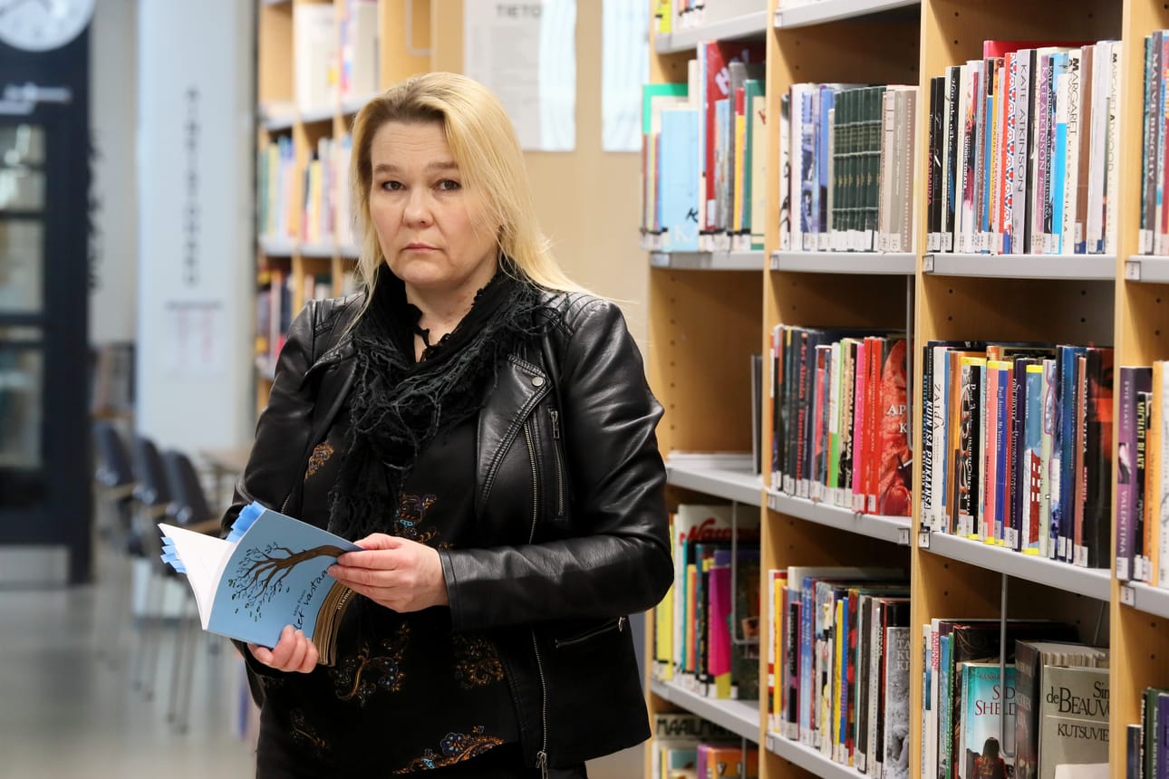 Miia Paani kirjoittaa parhaillaan nuortenromaania. Romaanin kirjoittaminen vaatii istumalihaksia, pitkäjännitteisyyttä ja suunnitelmallisuutta. – Kyllä se imaisee mukaansa.