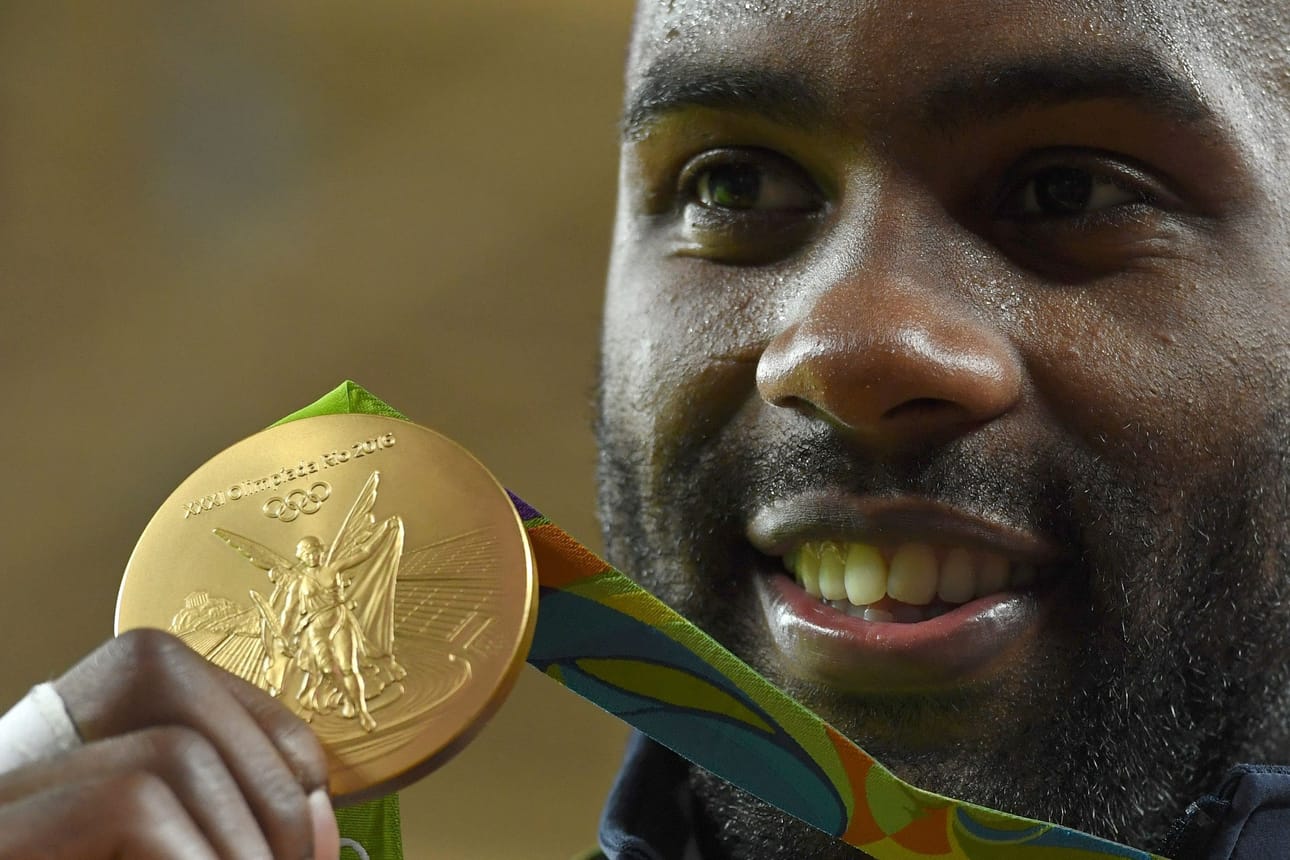 Raskassarjalainen Teddy Riner on voittanut urallaan lukuisia mitaleja. LEHTIKUVA/AFP