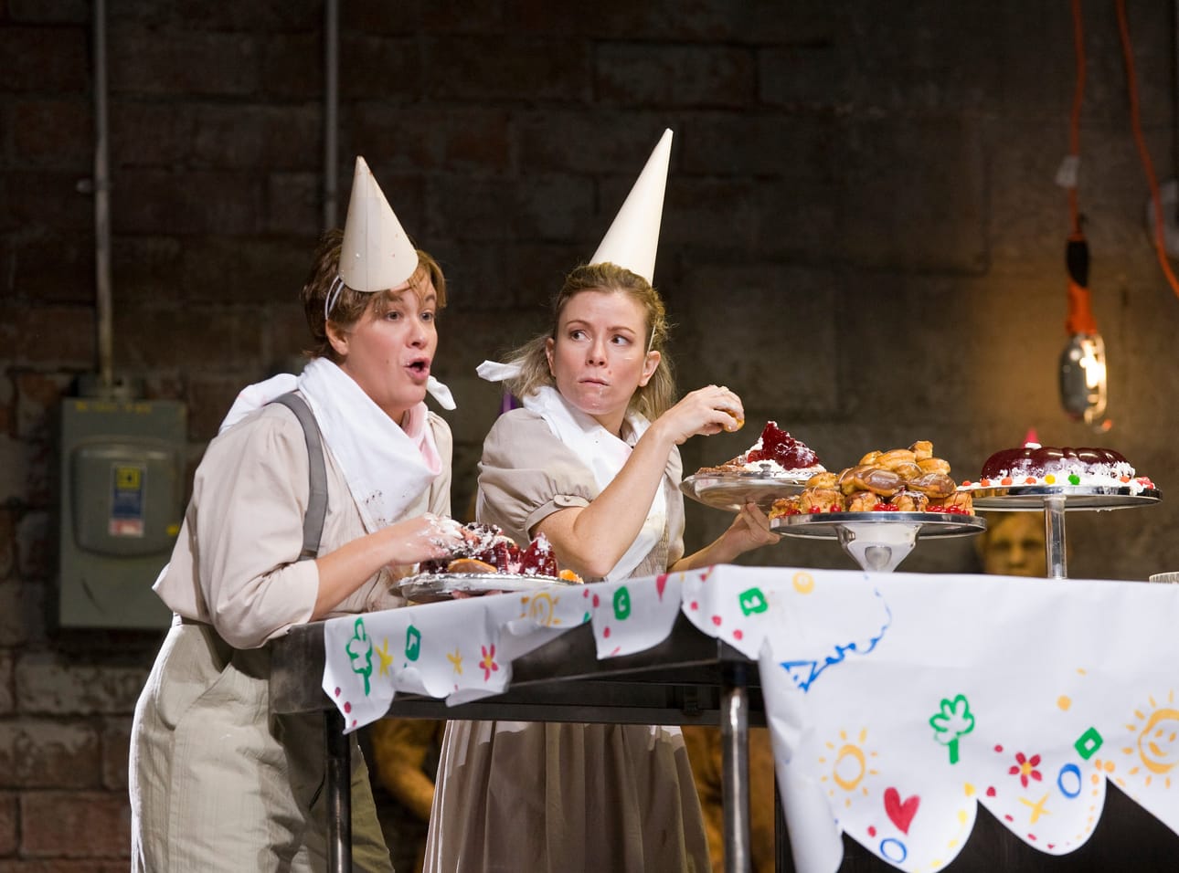 Event Cineman juhlavuoden kunniaksi tiistaina 16.1. esitetään Engelbert Humperdinckin Hannu ja Kerttu -Metropolitan-ooppera vuodelta 2008. Hannuna nähdään Alice Coote ja Kerttuna Christine Schäfer. Oopperailtaa emännöi sopraano Renée Fleming.