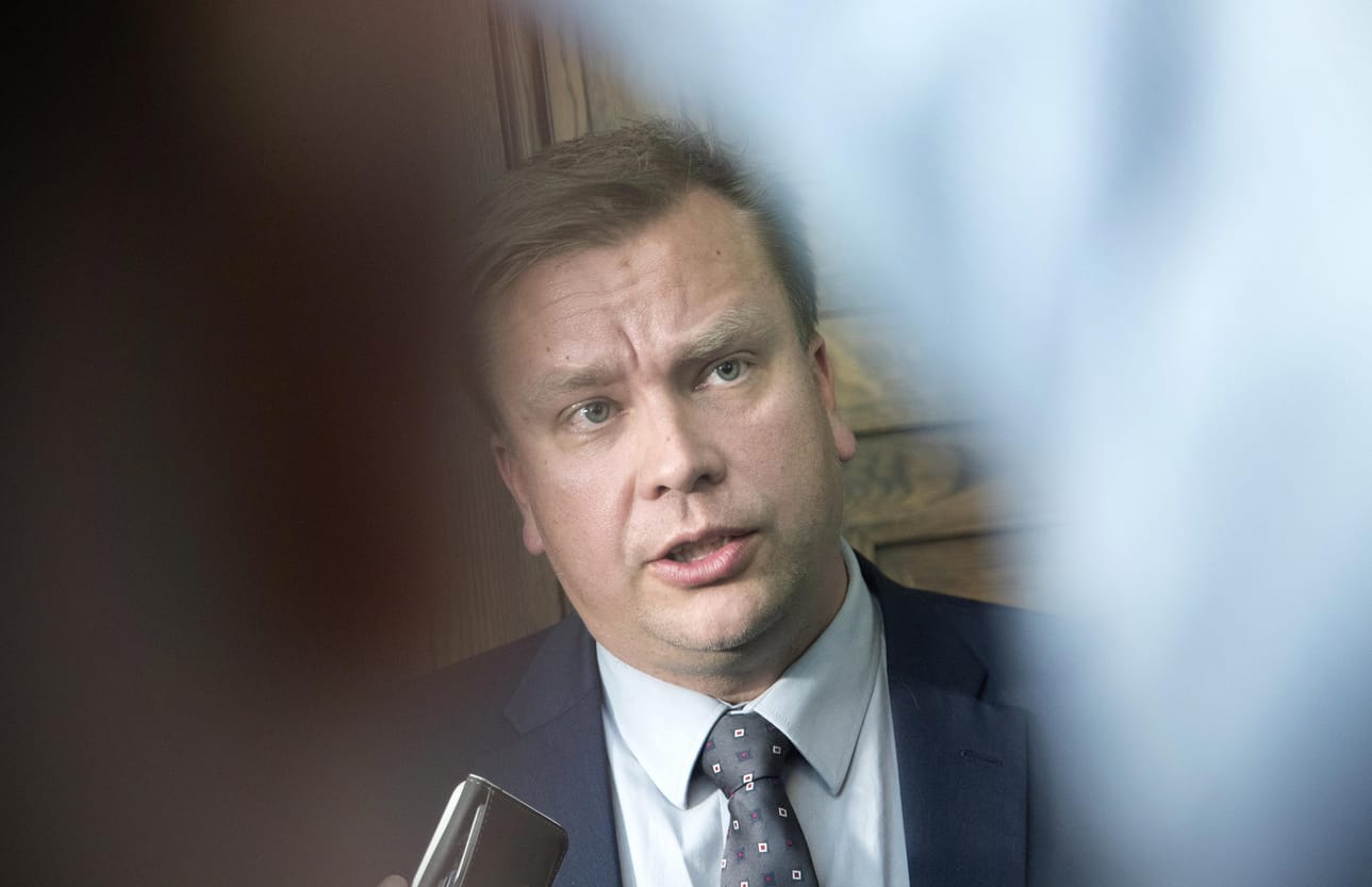 Keskustan eduskuntaryhmän johtaja Antti Kaikkonen ilmoittaa, että kutsuu eduskuntaryhmät koolle ensi viikolla seksuaalirikosepäilyjen vuoksi
