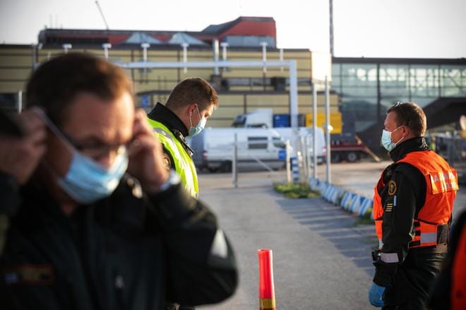 Ulkomailta saapuva työntekijä tai matkustajalla on oikeus olla poissa työpaikalta. Omaehtoisen karanteenin rikkomisella on seurauksensa. ARKISTOKUVA: IINES JAKOVLEV