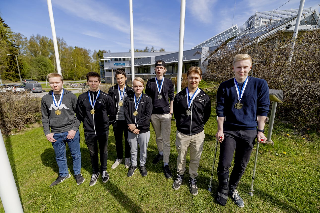 Kultaa Taitaja-kisoissa saivat Vili Niemikorpi, Tatu Virkola, Hampus Enlund ja Saku Tuomela, hopeaa William Kunwar ja Matias Järnefelt sekä pronssia Mikael Kolehmainen. Kaikki uskovat, että mitali SM-kisoissa auttaa työpaikan saamisessa.