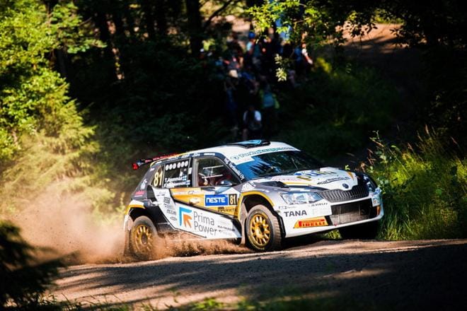 Suomen MM-rallissa on nyt ajettu 11 erikoiskoetta. Teemu Asunmaa ja kartanlukijansa Ville Mannisenmäki ovat WRC2-luokassa viidentenä. KUVA: TANELI NIINIMÄKI