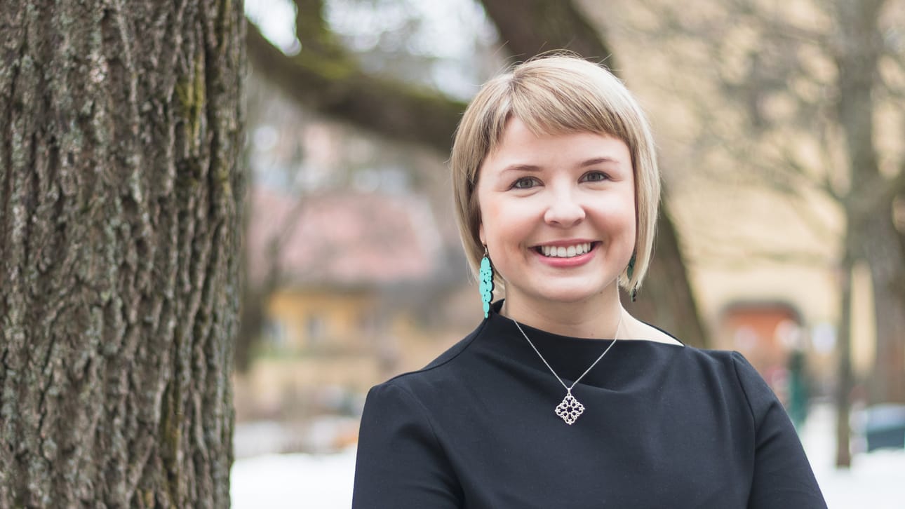 – Uuteen työhön hakiessani toivoin, että pääsen oppimaan paljon uutta, mutta voin hyödyntää nykyistä tehtävääni. Erityisen tärkeää oli, että voin sitoutua uuden työnantajan tavoitteisiin, sanoo Janika Tikkala.