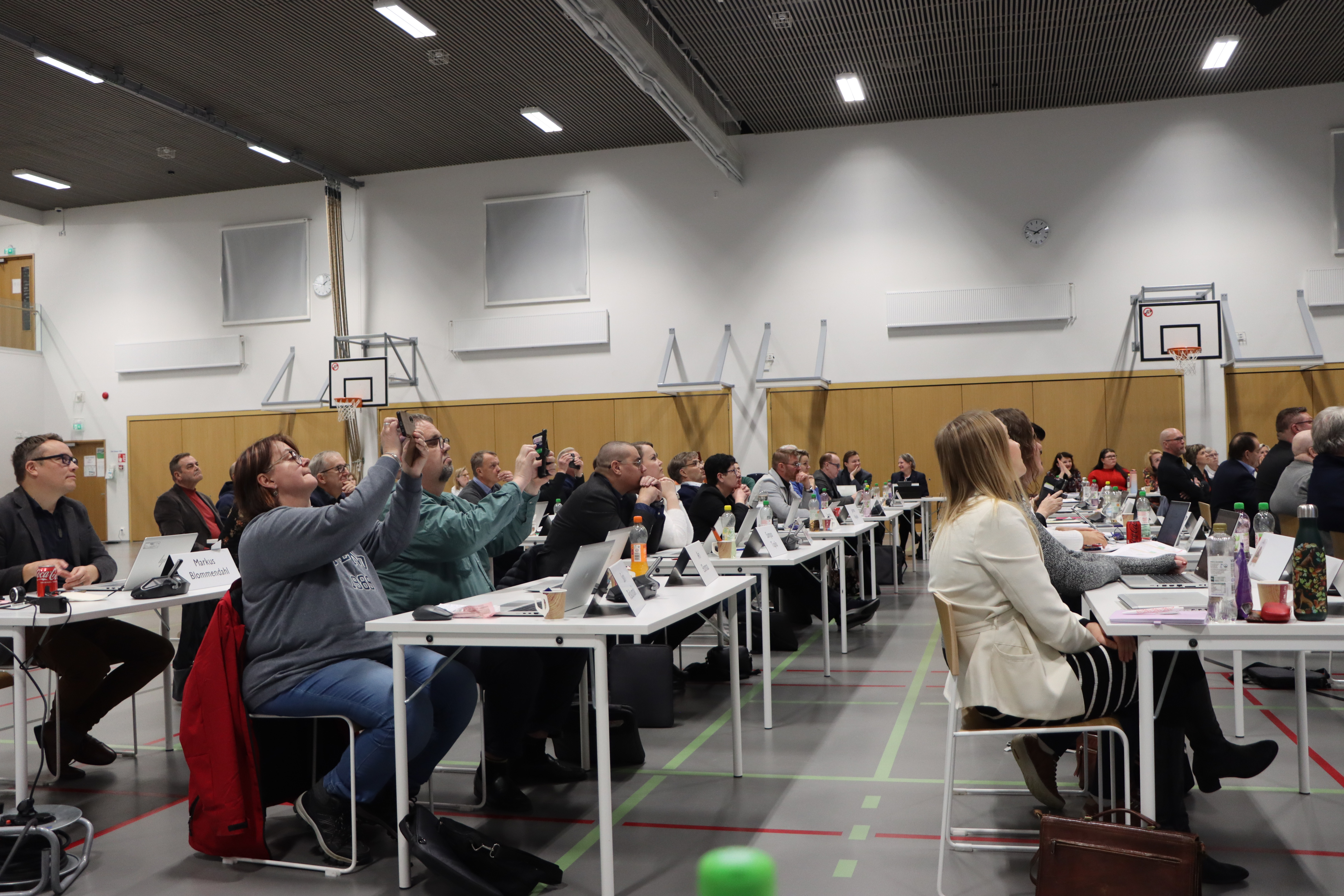 Valtuusto väänsi pitkään Kurikka-talosta – Suuret investoinnit aiotaan jäädyttää kaupungintalon rakentamisen jälkeen