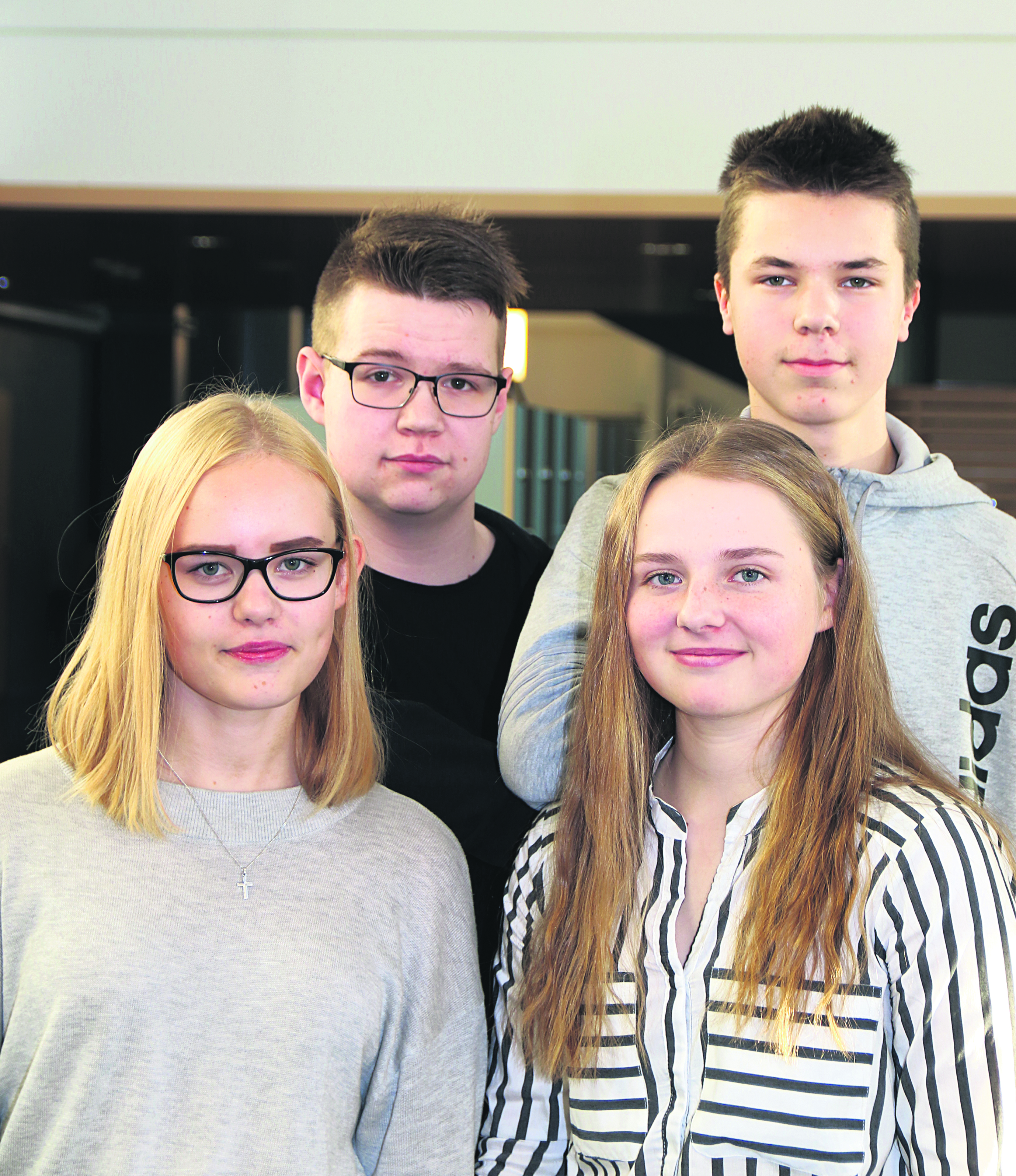 Tupoksen Pressiklubi jatkaa tuorein kasvoin. Edessä vasemmalta Helmi Turpeinen ja Kaisa Haverinen, takana vasemmalta Eetu Hamari ja Otso Keskinen.