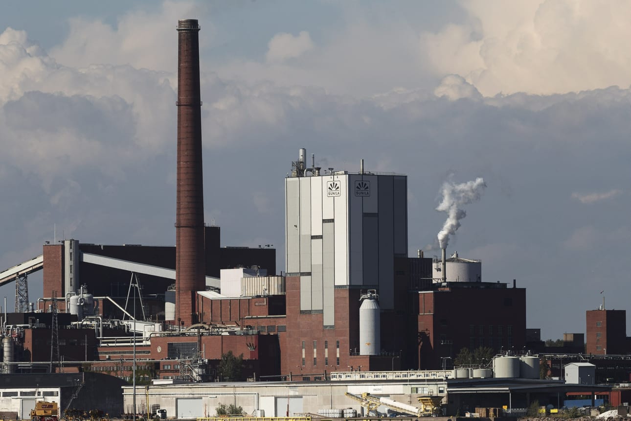 Stora Enso oli jo kesäkuussa ilmoittanut suunnittelevansa Sunilan sellutehtaan sulkemista. LEHTIKUVA / Roni Rekomaa