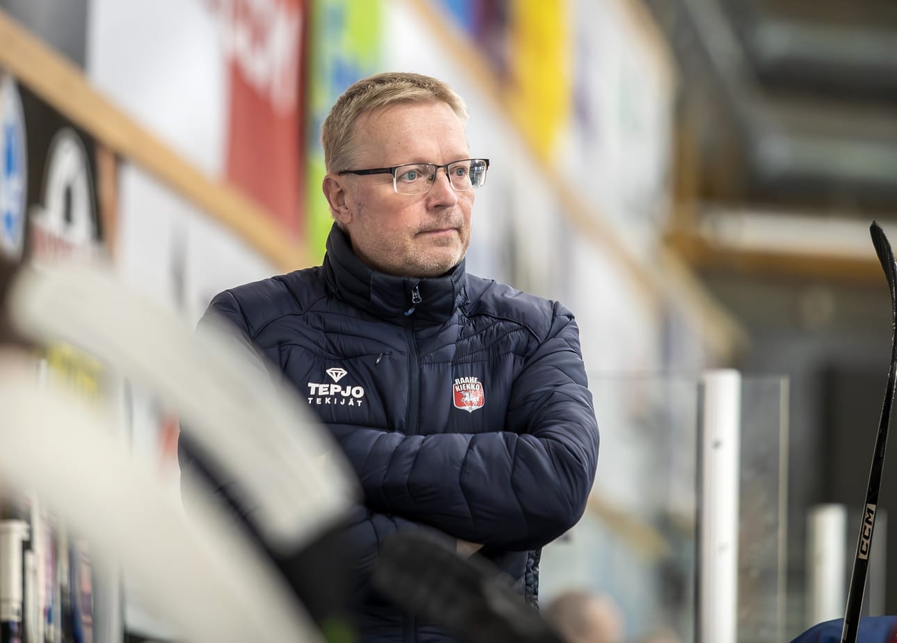 Raahe-Kiekon valmentaja Pekka Siikala kaipaili viime viikolla vahvistuksia. Nyt joukkueeseen liittyy uusi puolustaja.