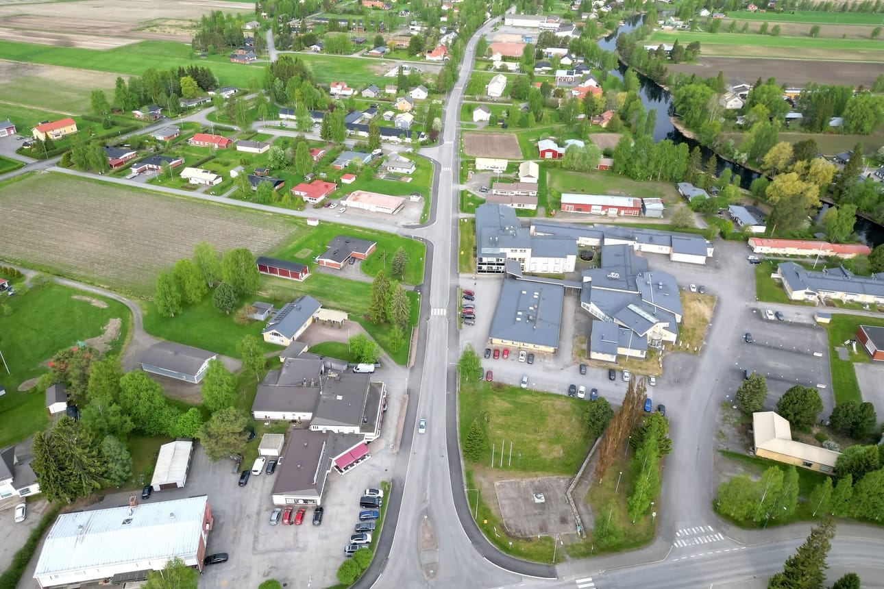 Vimpelissä tullaan arvioimaan, olisiko Opintielle syytä asettaa hidasteita rajoittamaan autojen vauhtia. Opintie alkaa pesäpallopatsaalta ja jatkuu käytännössä suorana Vimpelin yhtenäiskoululle ja lukiolle saakka.
