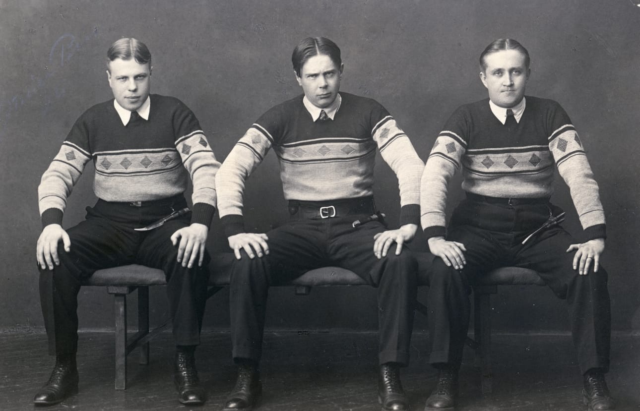 Jussipaidoissaan Helsingin yliopiston Etelä-Pohjalaisen Osakunnan jäsenet Armas Saari (vas.), Reino Ala-Kulju ja Väinö Oksala vuonna 1926.