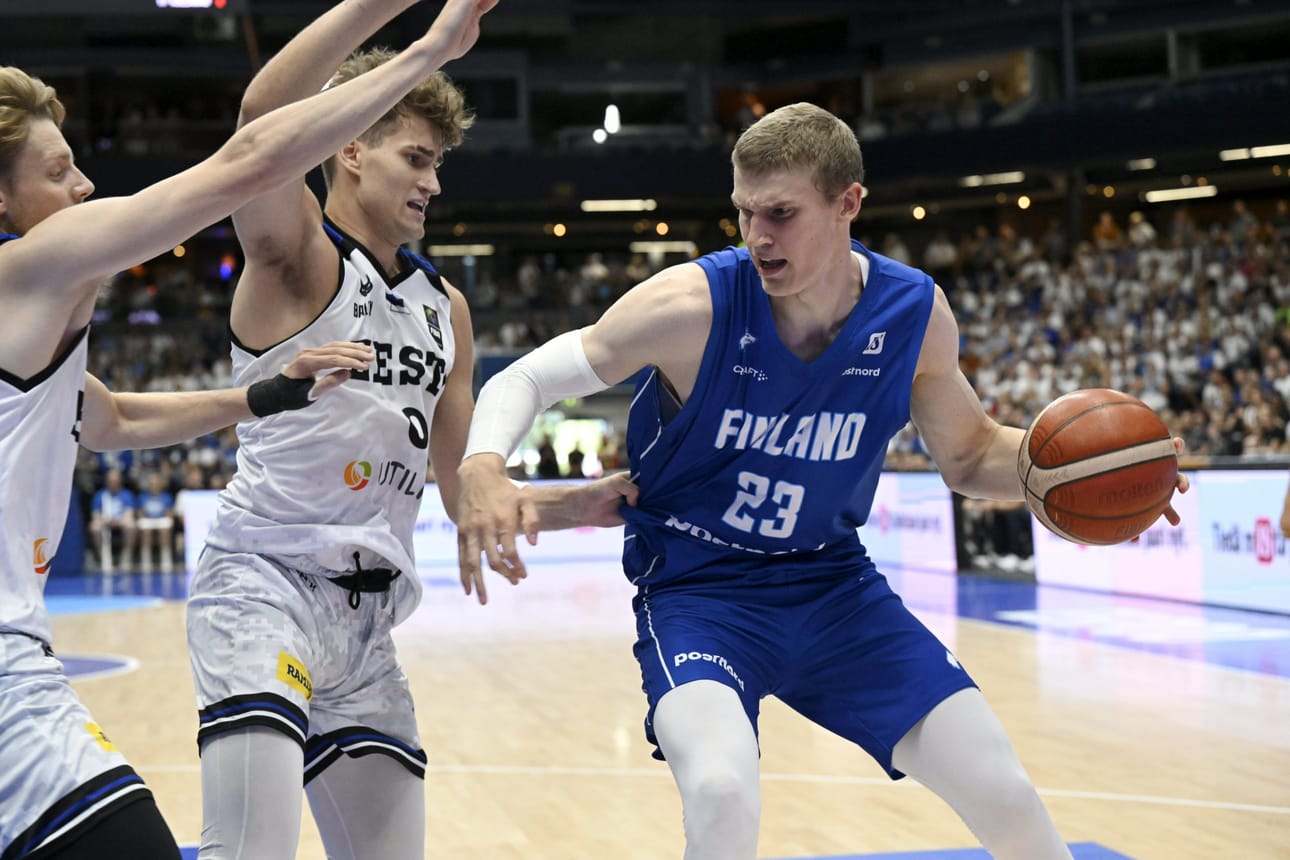 Lauri Markkanen on tänä kesänä noussut aiempaa enemmän esiin joukkueen johtajana, kertoo Suomen päävalmentaja Lassi Tuovi. LEHTIKUVA / Markku Ulander