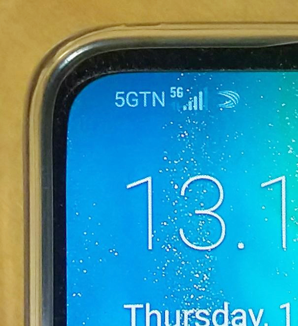 <p>5G-puhelimia on jo saatavilla, mutta verkko hyödyntäviä uusia palveluita joudutaan vielä odottamaan.</p><p>03 </p>